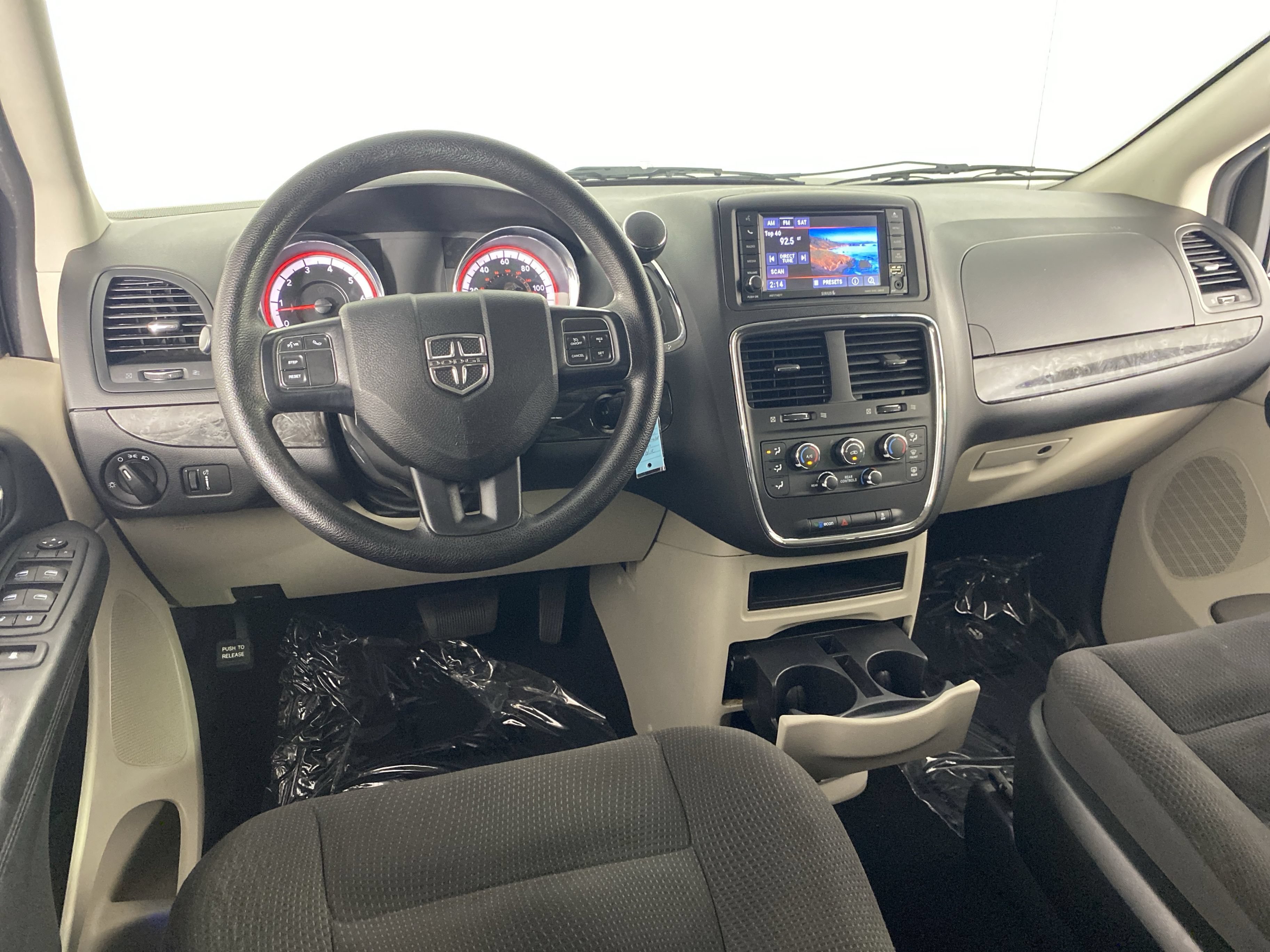 Used 2018 Dodge Grand Caravan SE w/ UConnect Hands-Free Group FWD image 17