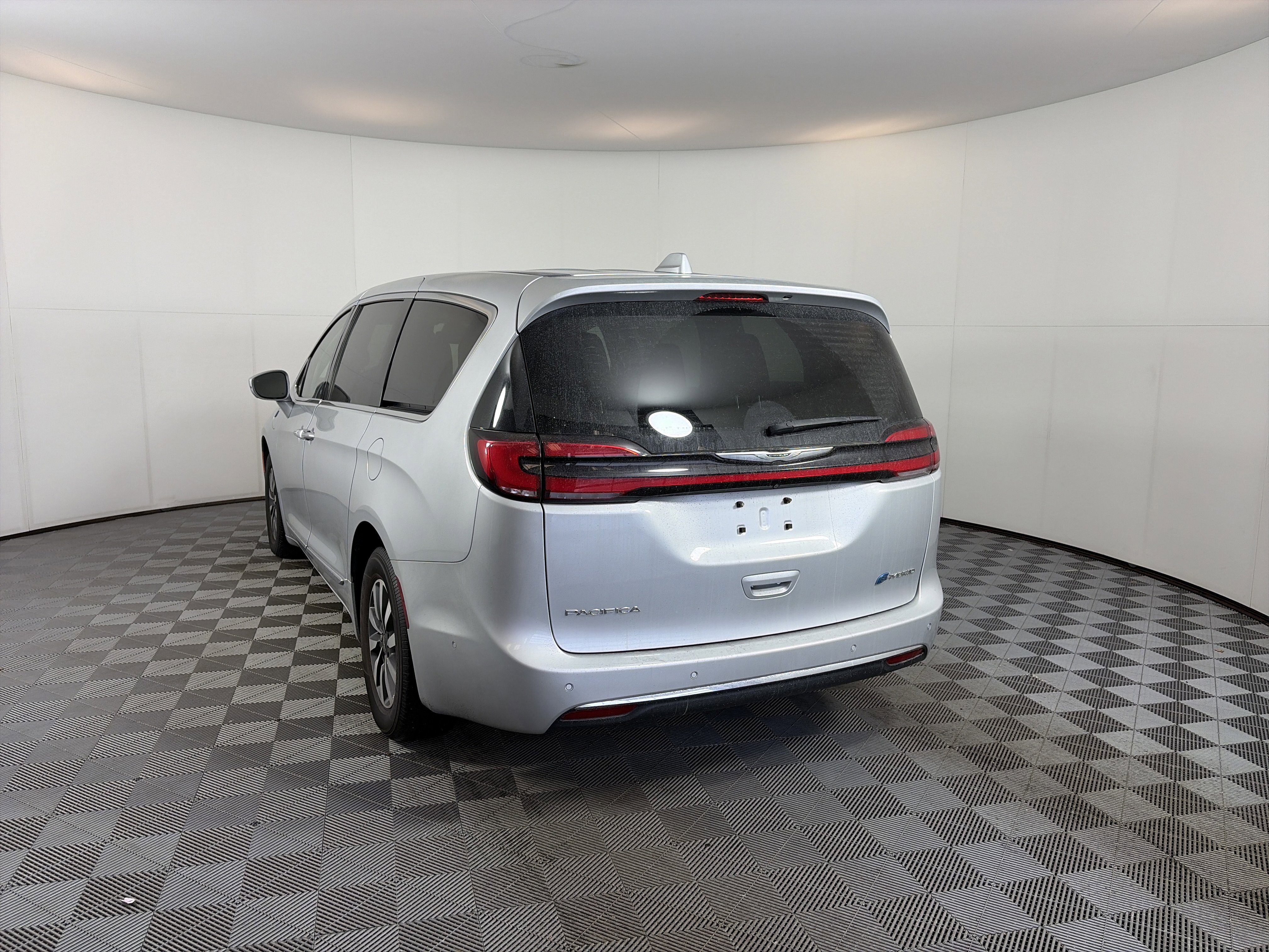 Used 2022 Chrysler Pacifica Limited image 9