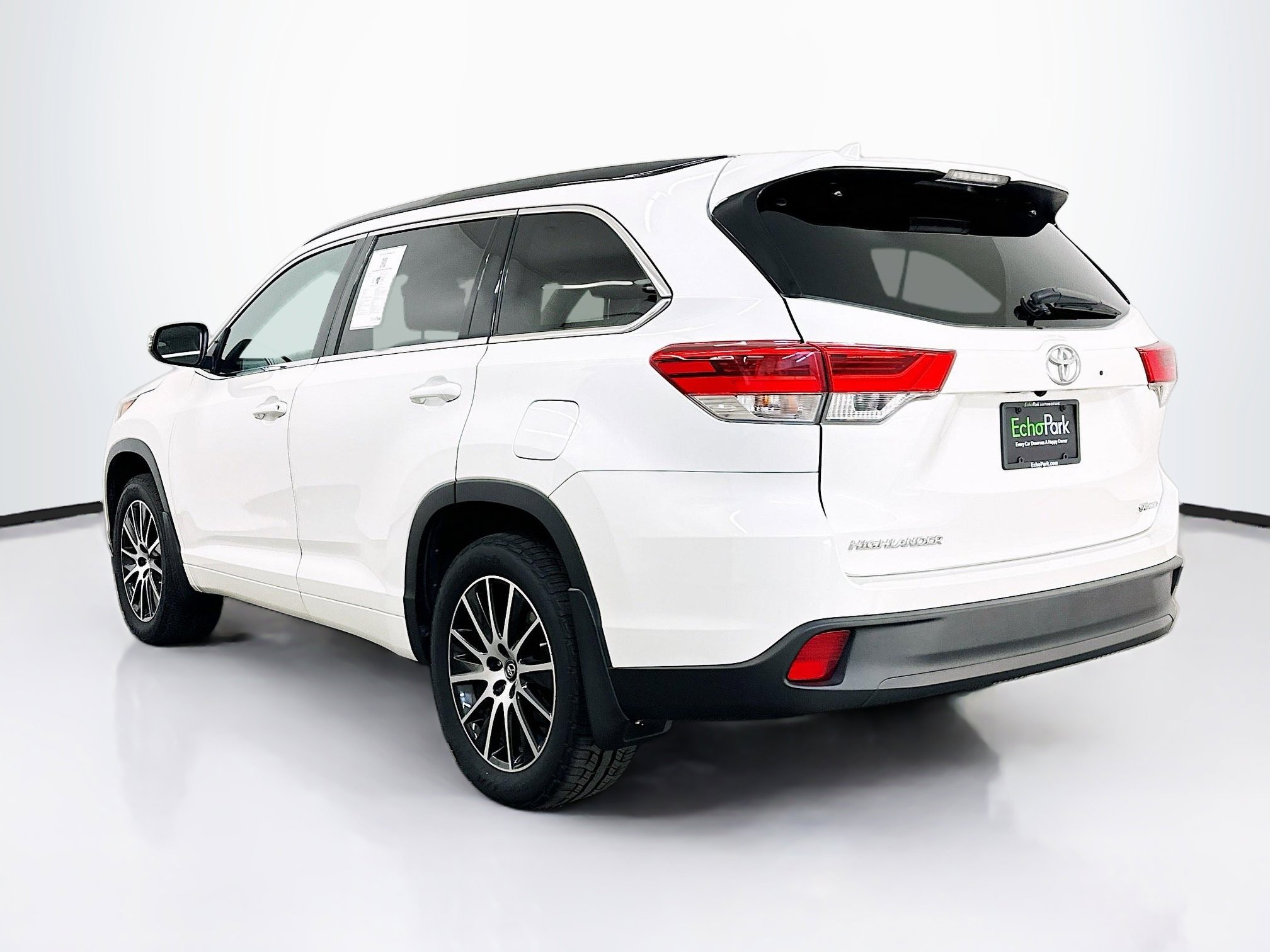 Used 2018 Toyota Highlander SE AWD/4WD image 5