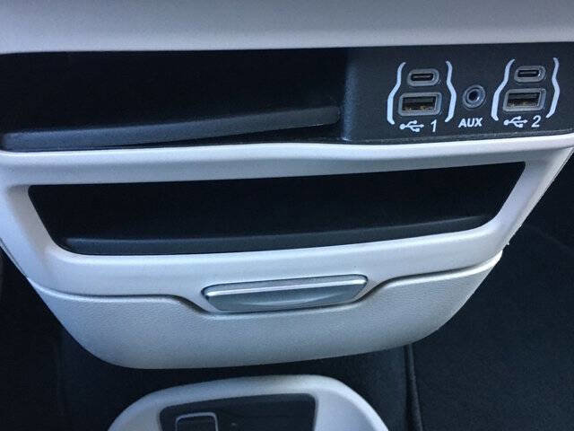 Used 2024 Chrysler Pacifica Touring-L image 24