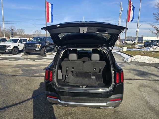 Used 2025 Kia Sorento S image 14