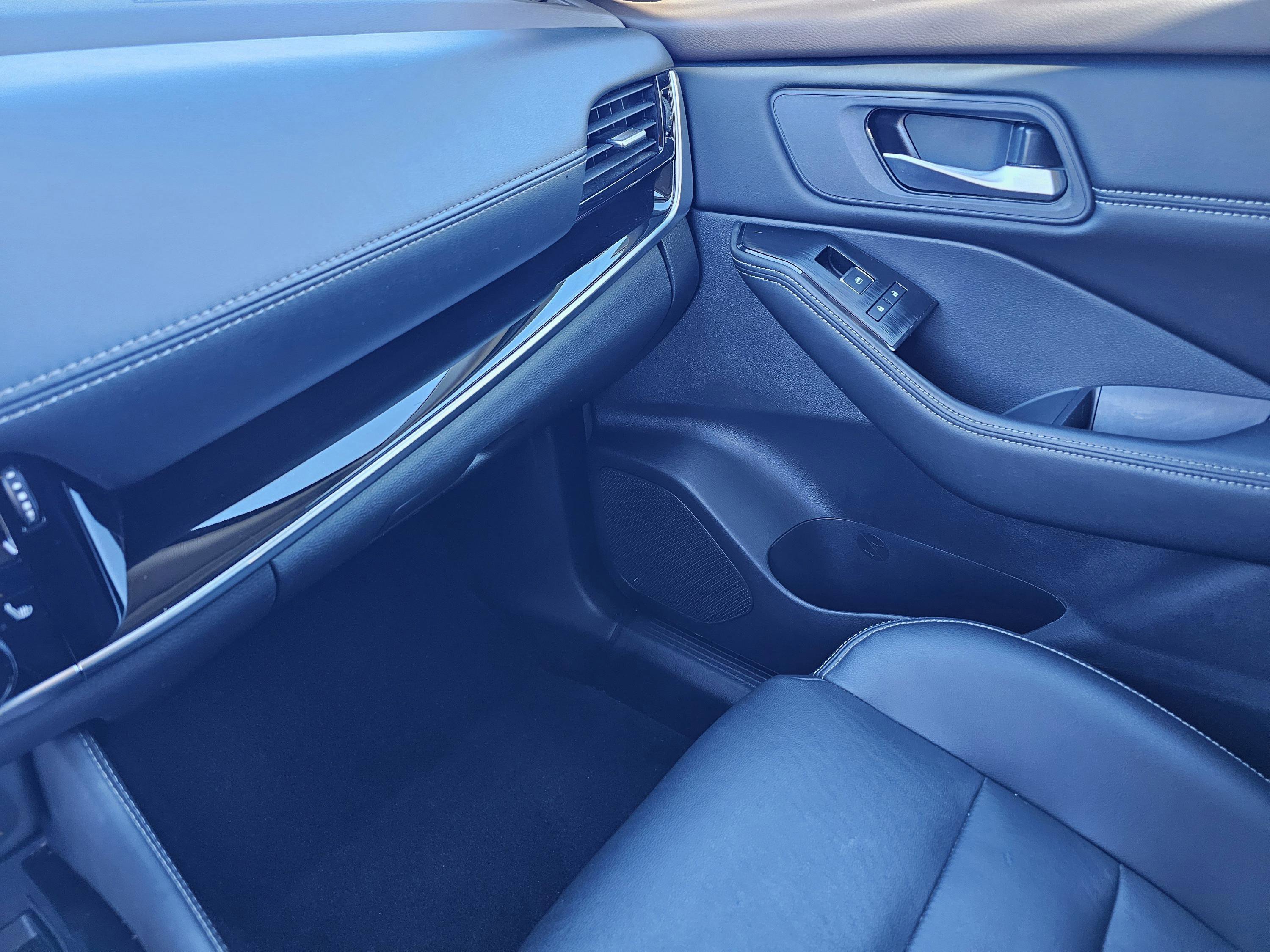 Used 2023 Nissan Rogue SL w/ SL Premium Package image 27