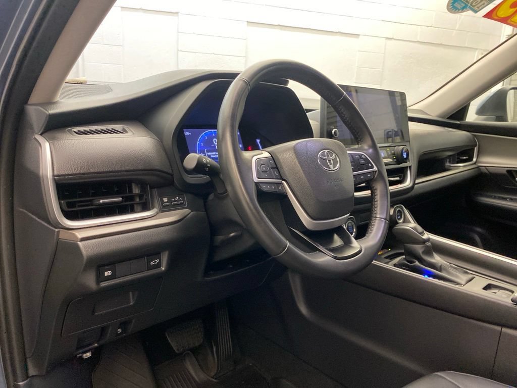 Used 2025 Toyota Grand Highlander AWD image 18