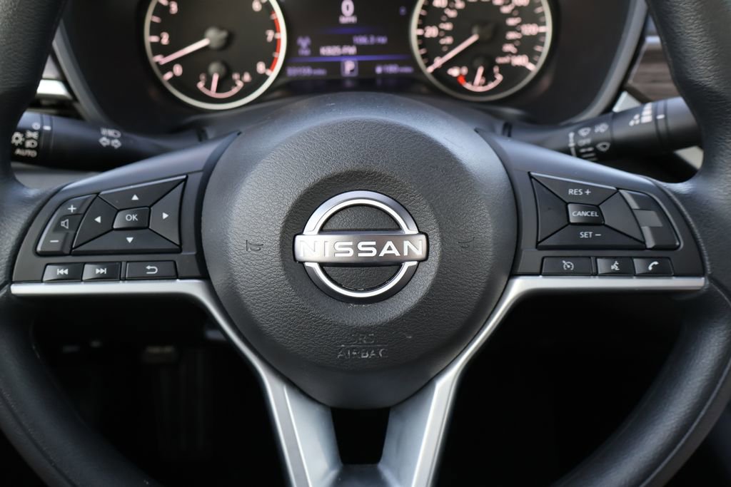 Used 2025 Nissan Altima 2.5 SV FWD image 29
