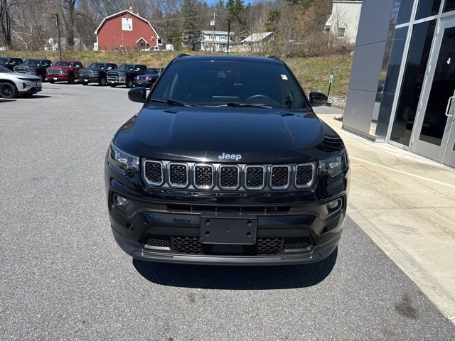 Used 2023 Jeep Compass Latitude AWD/4WD image 2