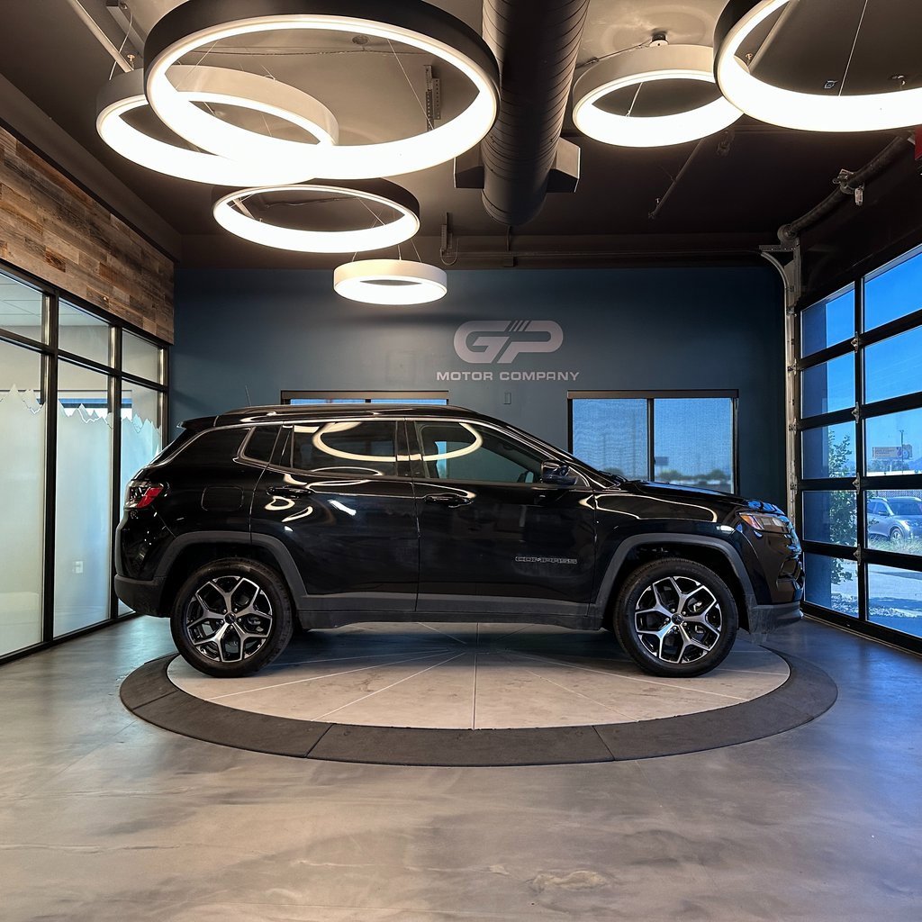 Used 2025 Jeep Compass Limited image 2