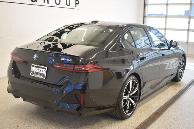 New 2027 BMW 550e xDrive w/ Executive Package AWD/4WD image 4