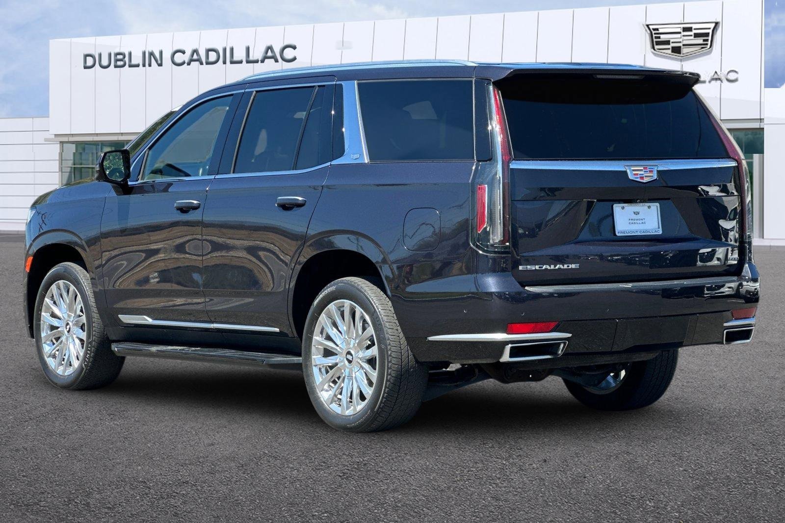 Certified 2023 Cadillac Escalade Premium Luxury w/ Performance Package image 6