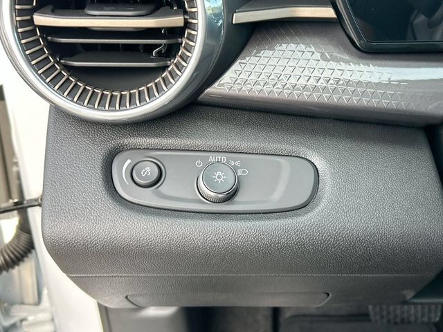 New 2026 Chevrolet Trax ACTIV w/ Sunroof Package FWD image 18