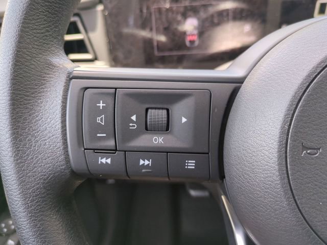 Used 2025 Nissan Kicks SV FWD image 27