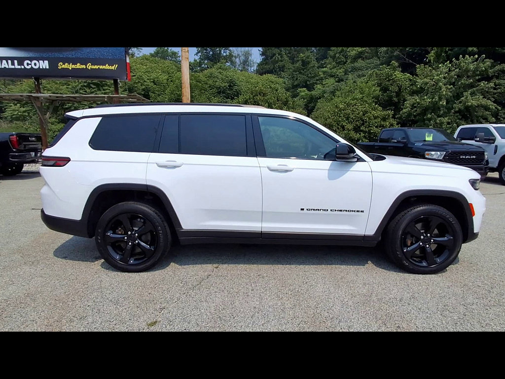 Used 2023 Jeep Grand Cherokee L Altitude AWD/4WD image 9