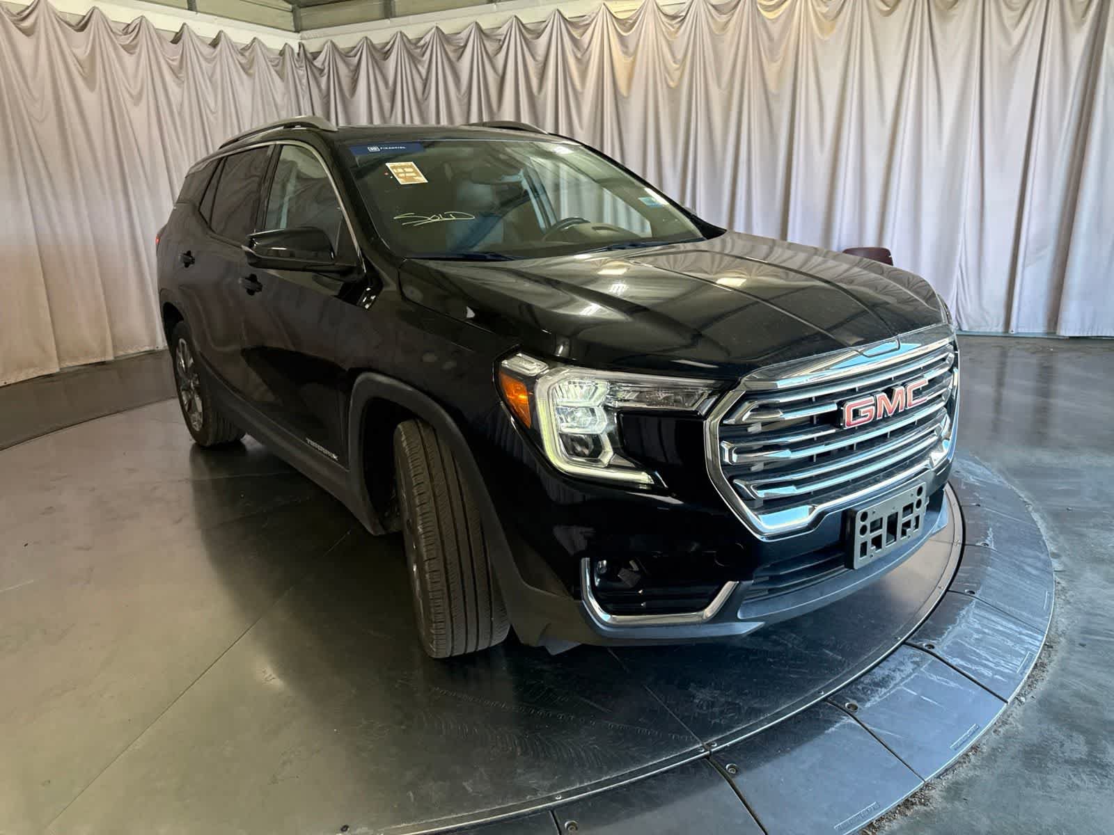 Used 2022 GMC Terrain SLT w/ Infotainment Package II FWD image 3