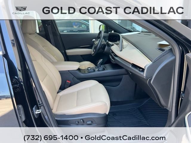 Certified 2024 Cadillac XT4 Luxury w/ Cold Weather Package FWD image 7