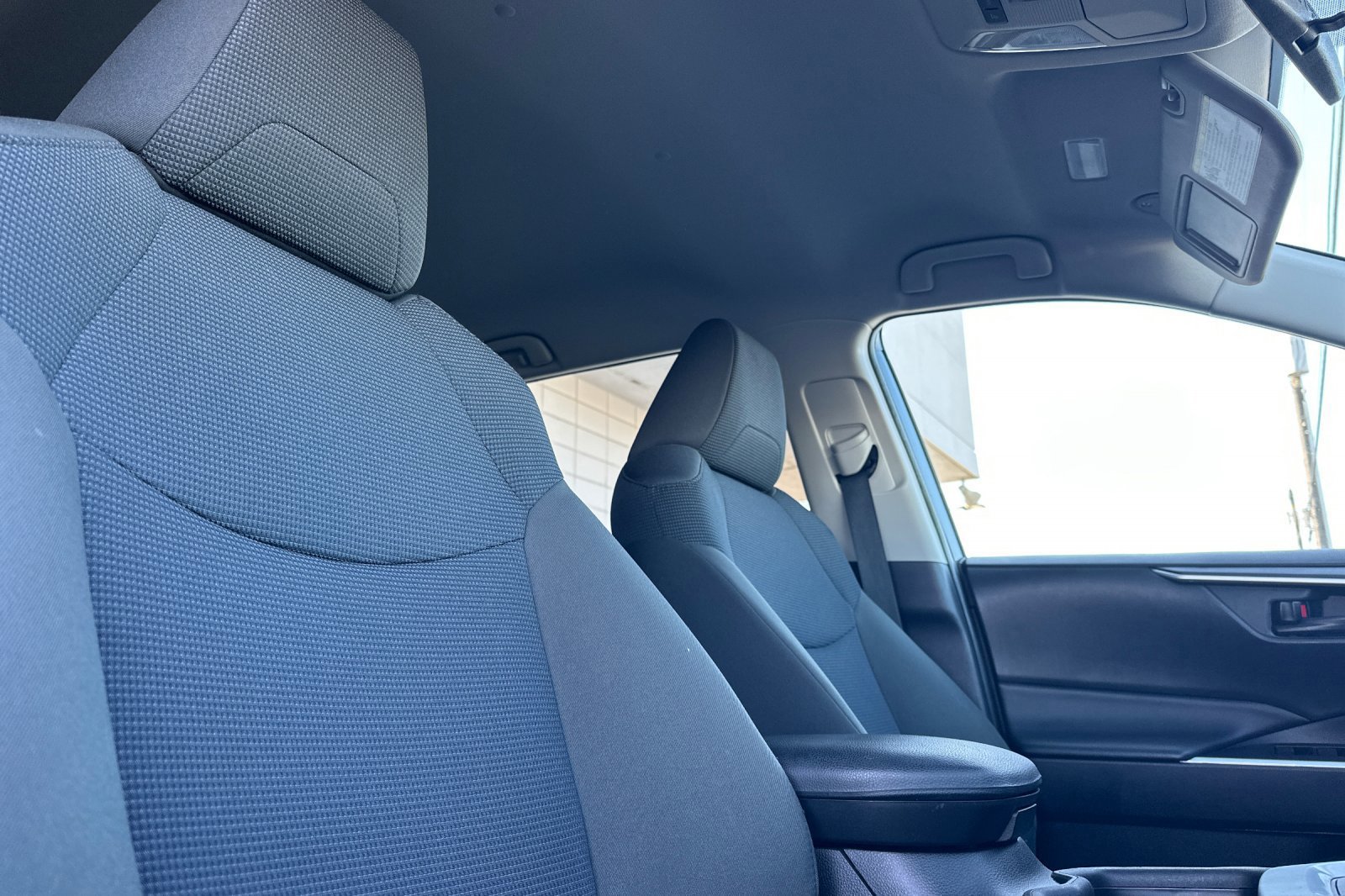 Used 2022 Toyota RAV4 LE image 17