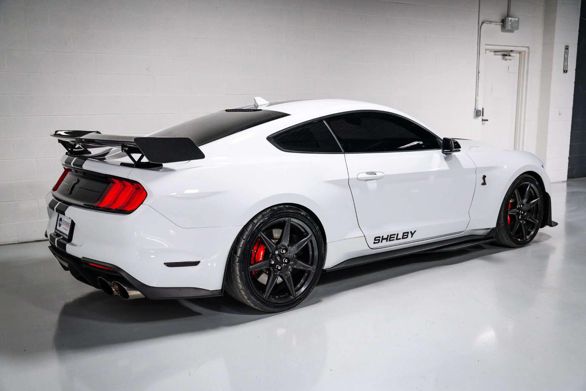 Used 2022 Ford Mustang Shelby GT500 w/ Carbon Fiber Track Pack RWD image 3