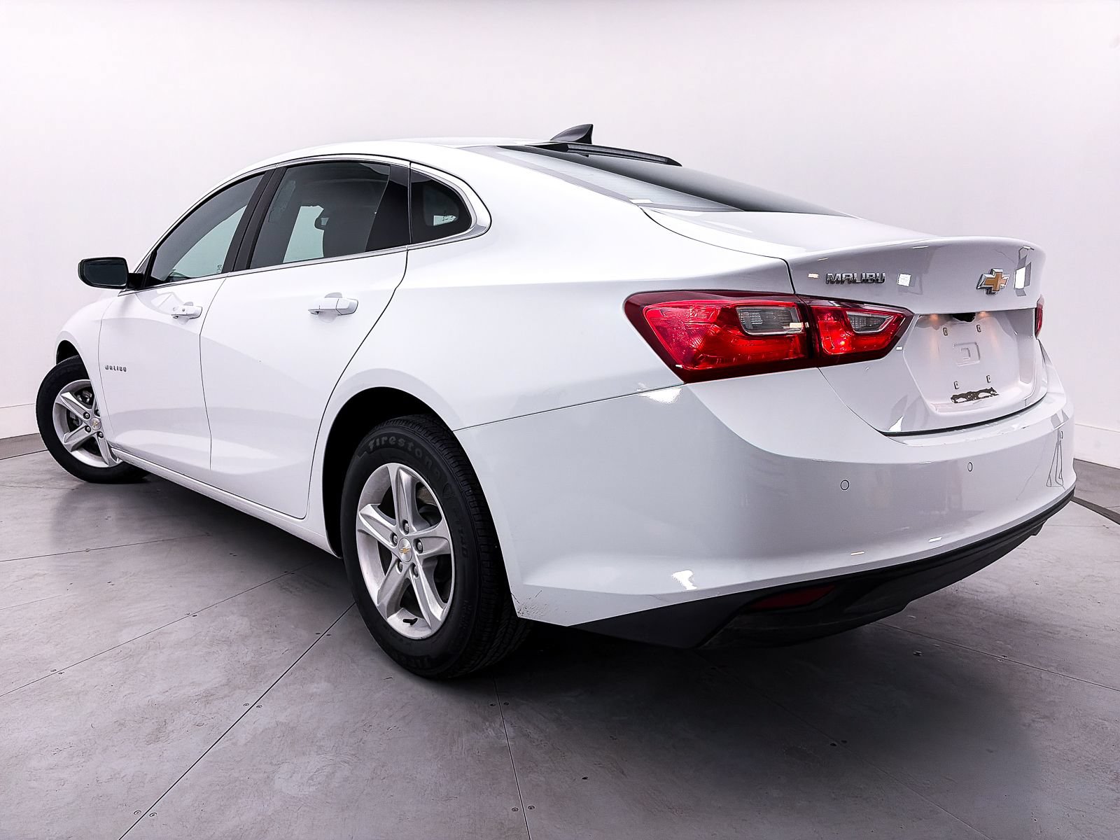 Used 2025 Chevrolet Malibu LS FWD image 2