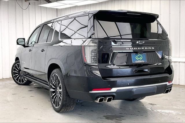 Certified 2025 Chevrolet Suburban High Country AWD/4WD image 11