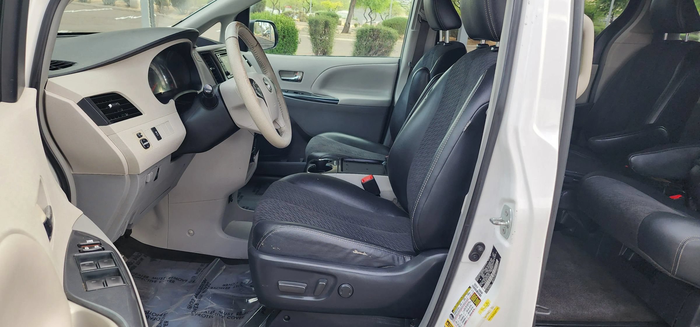 Used 2014 Toyota Sienna SE FWD image 12