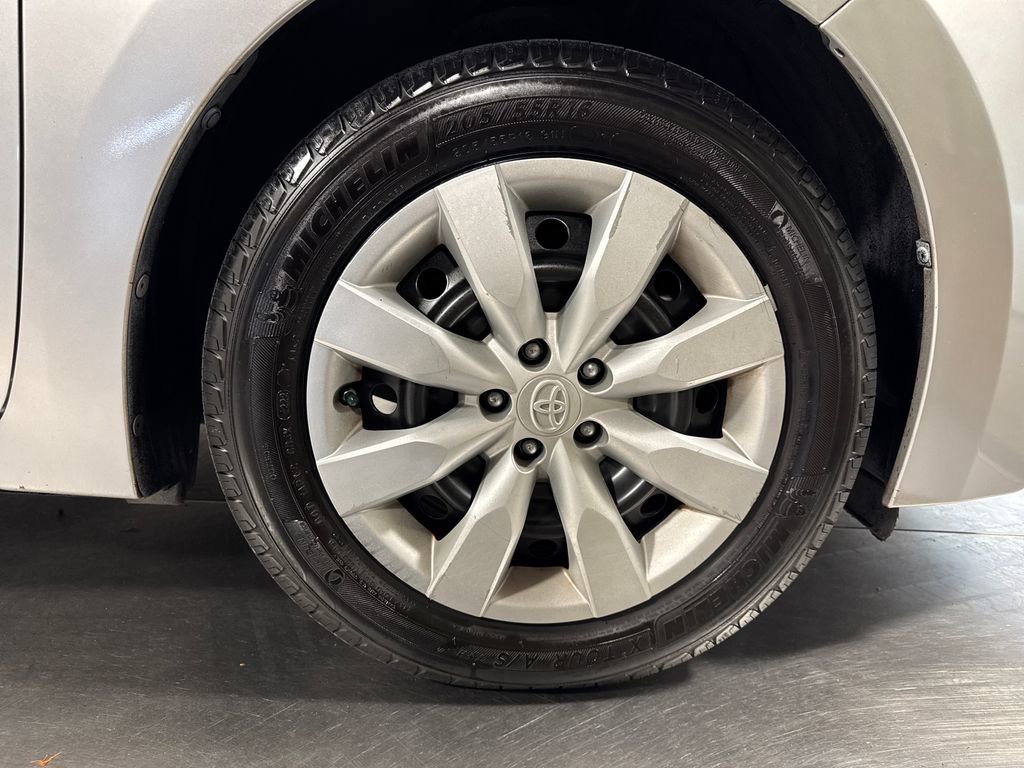 Used 2014 Toyota Corolla LE FWD image 14