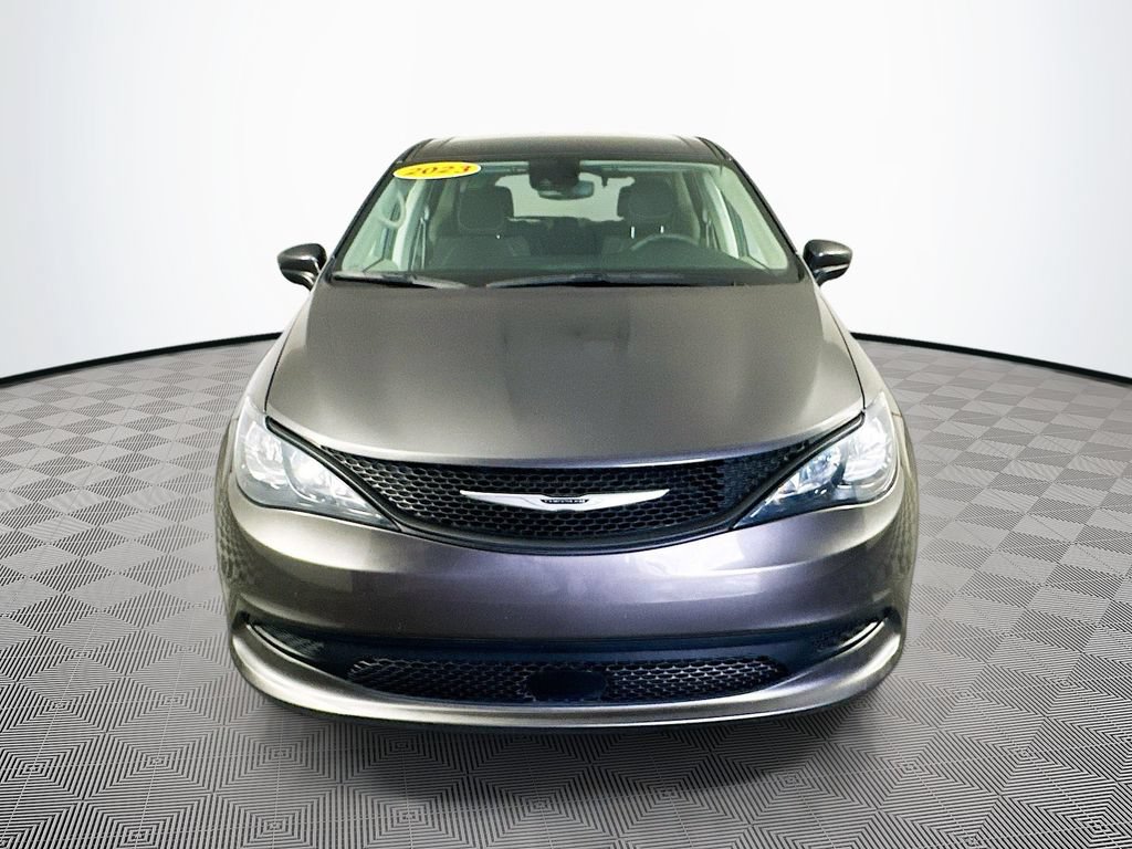 Certified 2023 Chrysler Voyager LX FWD image 4