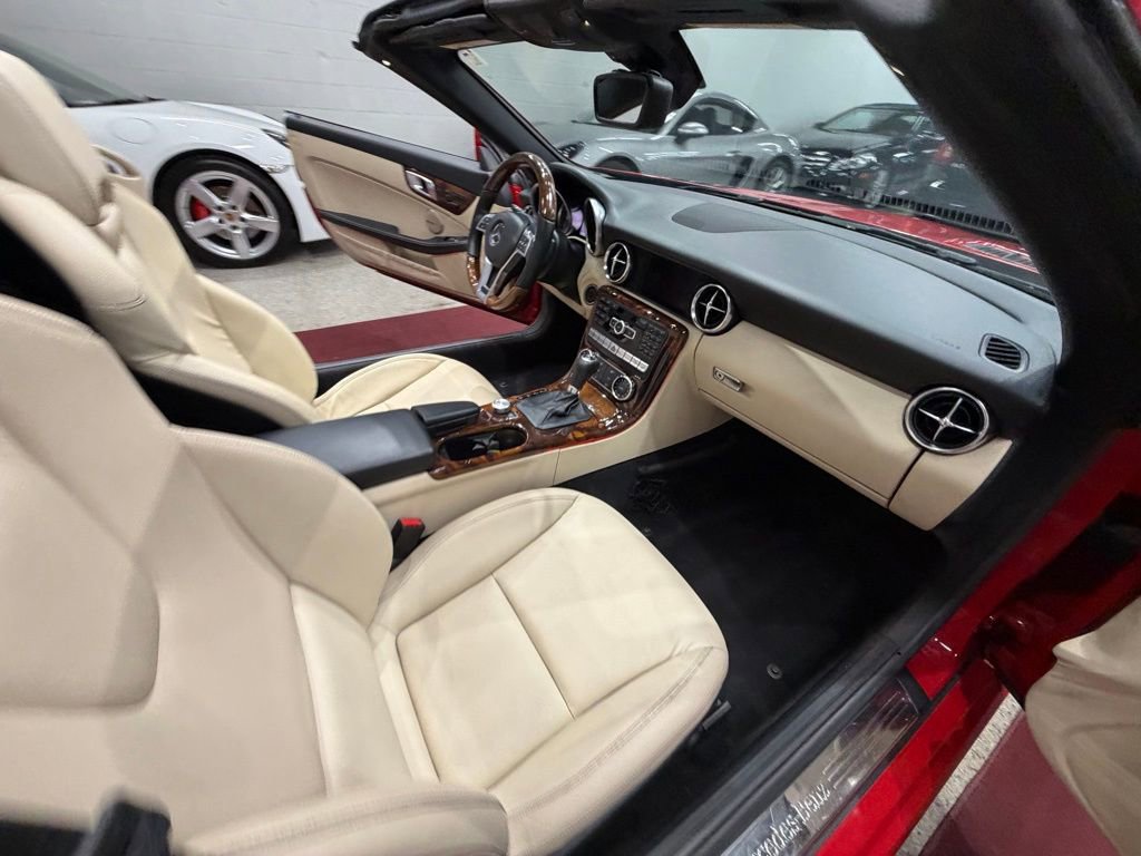 Used 2012 Mercedes-Benz SLK 250 image 28