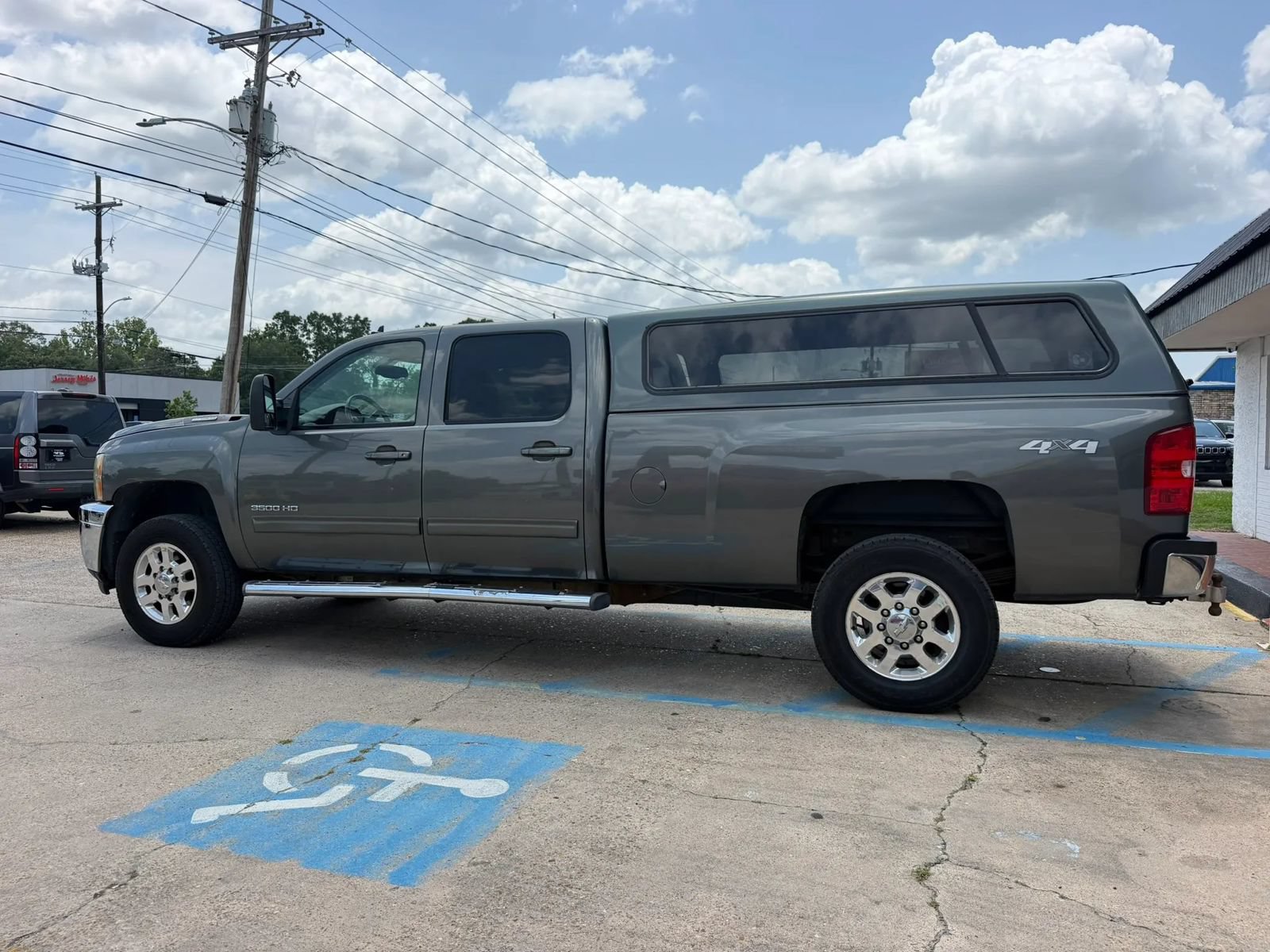 Used 2011 Chevrolet Silverado 3500 LTZ w/ LTZ Plus Package AWD/4WD image 5