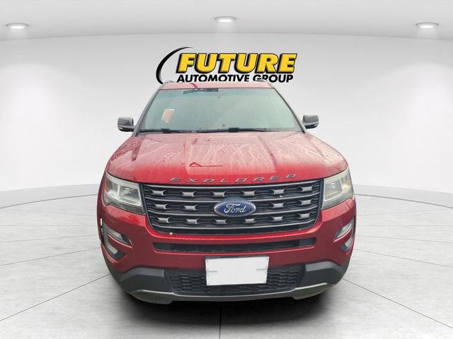 Used 2017 Ford Explorer XLT w/ Equipment Group 202A image 2