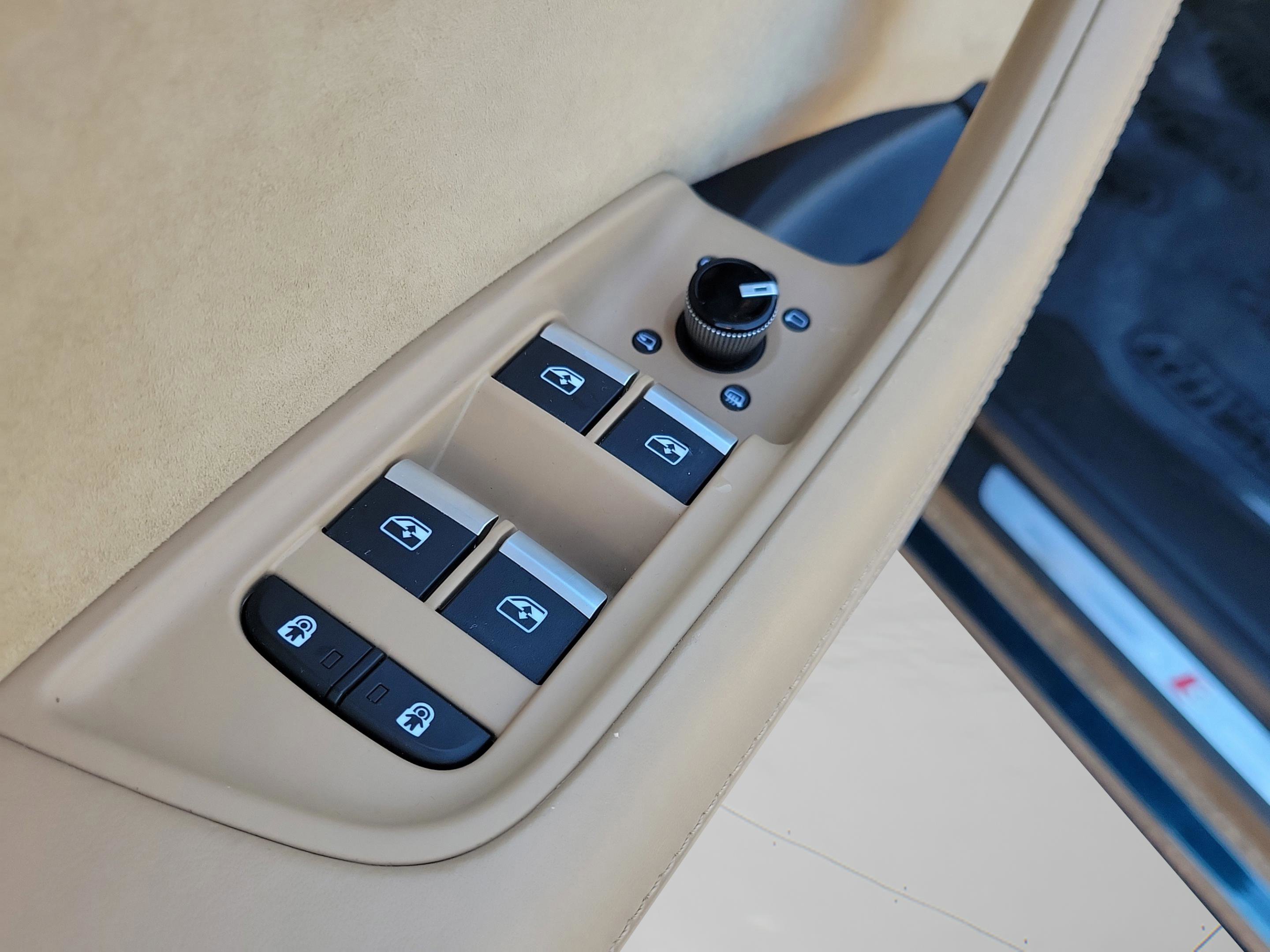 Used 2020 Audi Q8 Prestige image 33