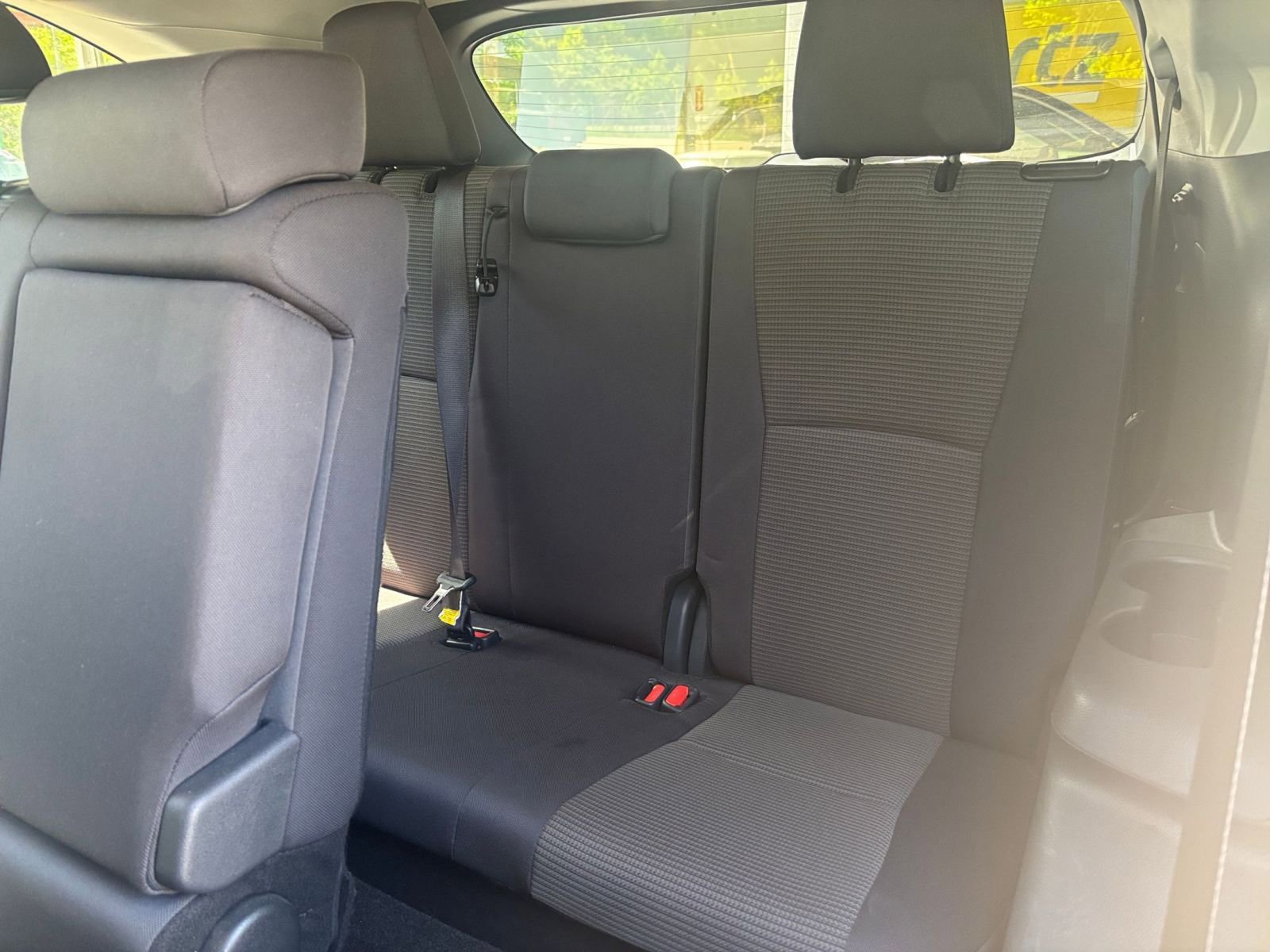 Used 2025 Toyota Highlander LE FWD image 32