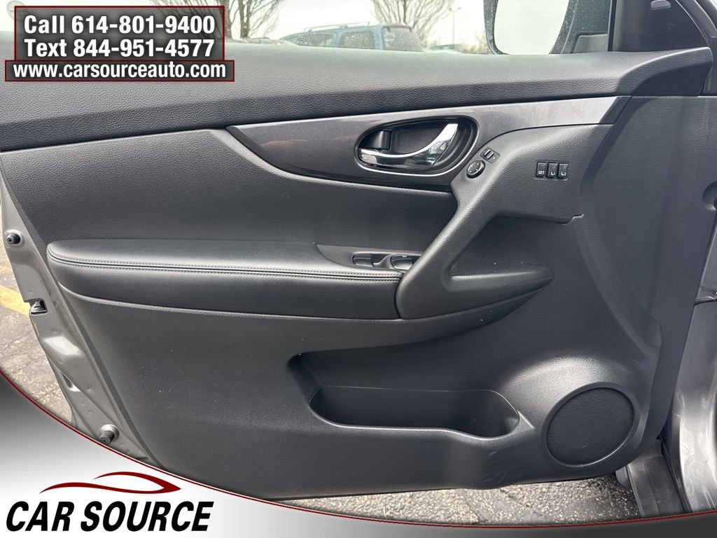 Used 2018 Nissan Rogue SV w/ Premium Package image 14