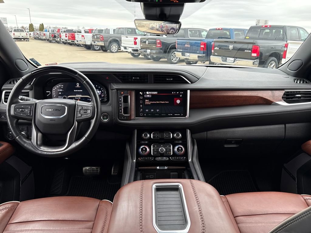 Used 2023 GMC Yukon XL Denali Ultimate AWD/4WD image 16