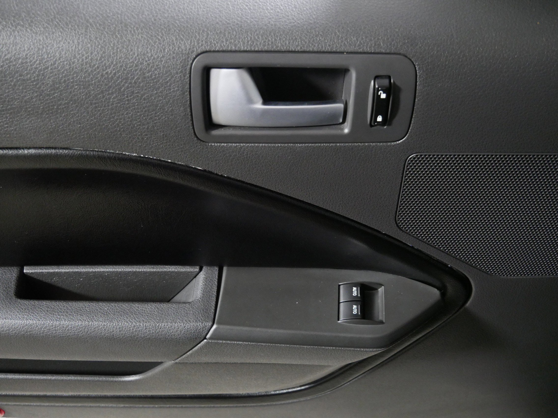 Used 2005 Ford Mustang GT image 19