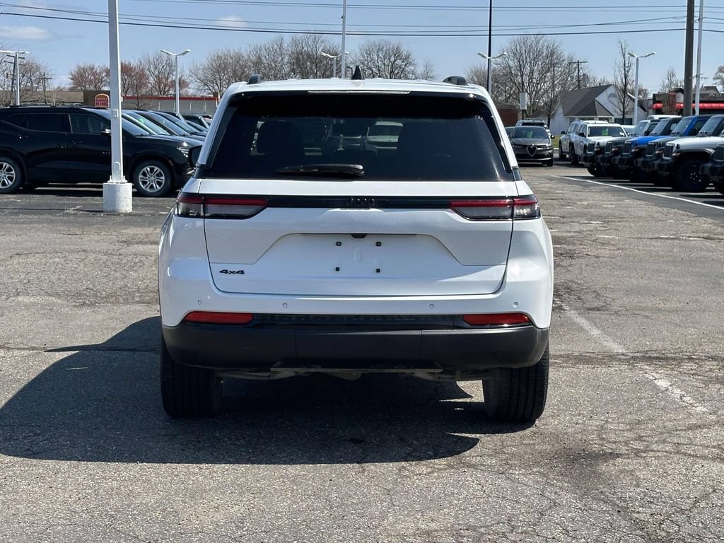 Certified 2024 Jeep Grand Cherokee Altitude AWD/4WD image 5