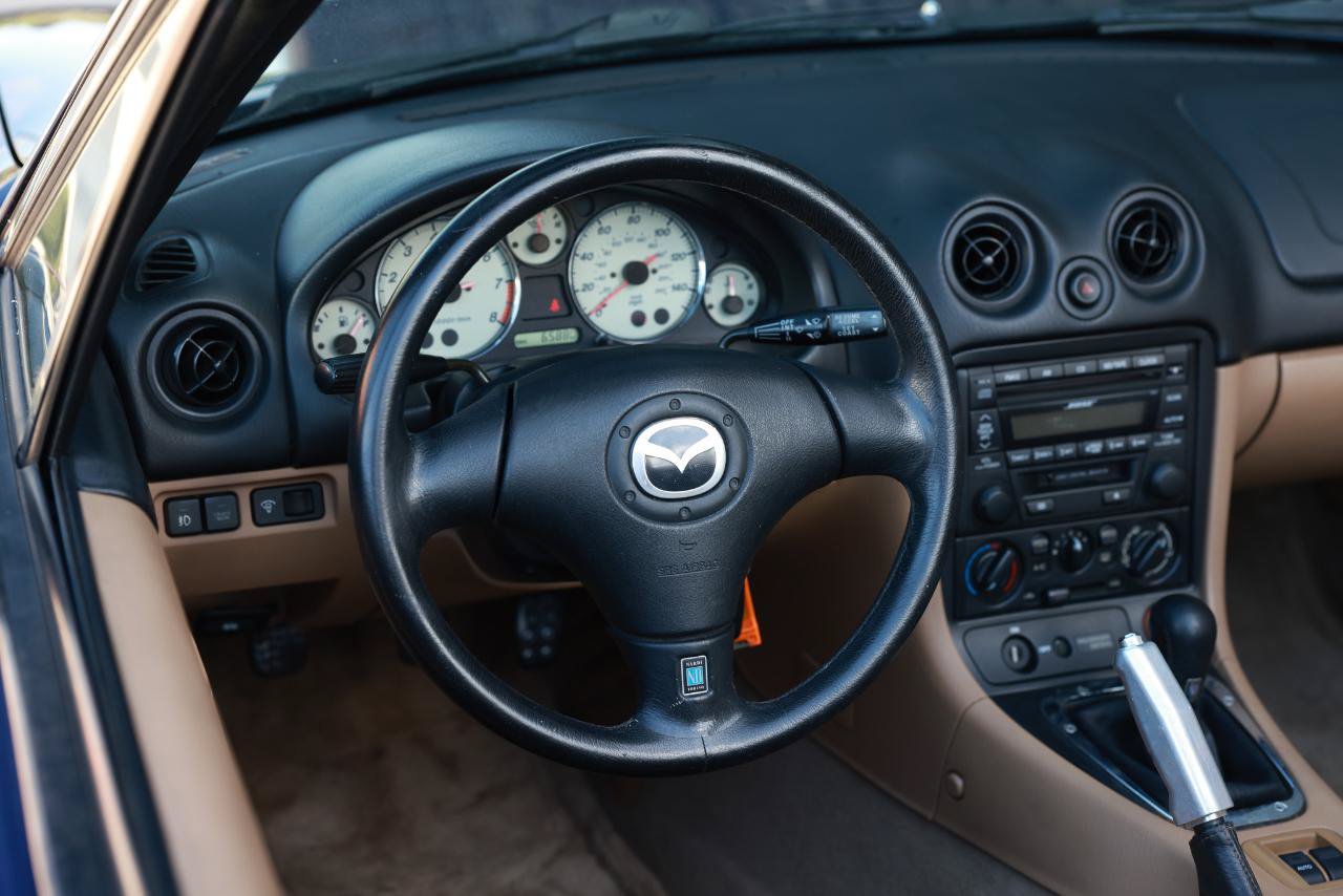 Used 2002 MAZDA MX-5 Miata RWD image 25