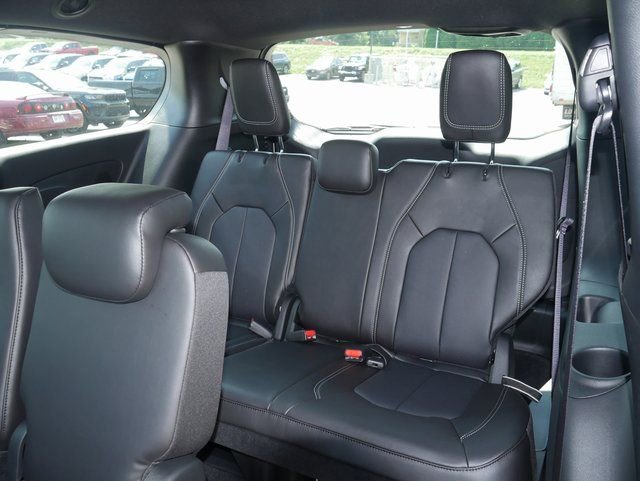 New 2026 Chrysler Pacifica Select FWD image 25