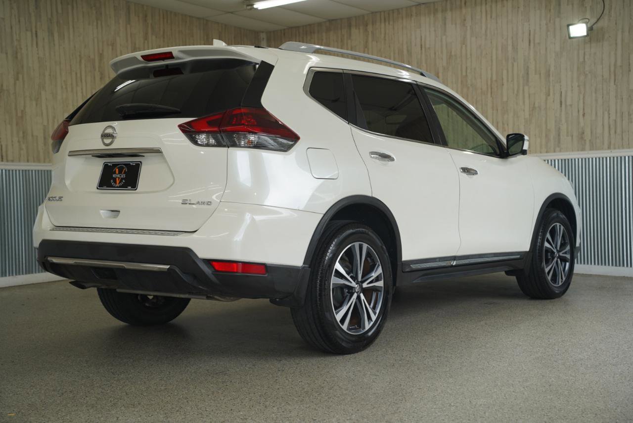 Used 2018 Nissan Rogue SL w/ Premium Package AWD/4WD image 10