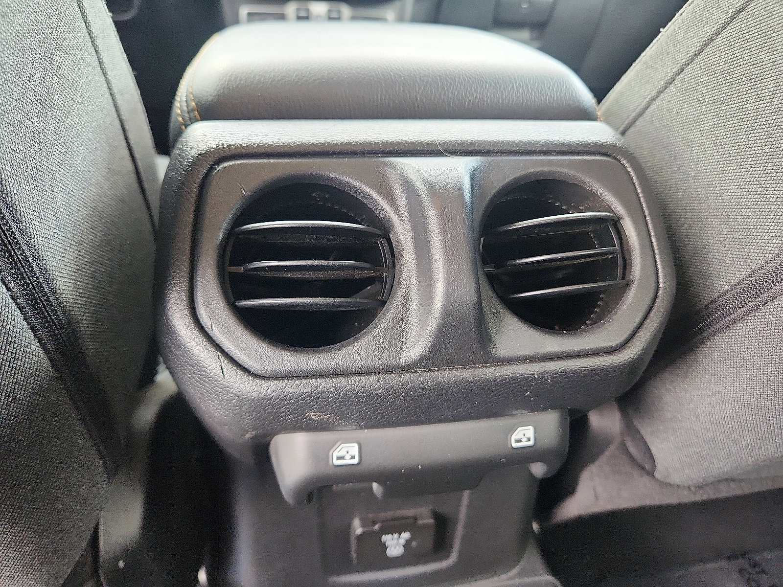 Used 2025 Jeep Wrangler Unlimited Sahara AWD/4WD image 10