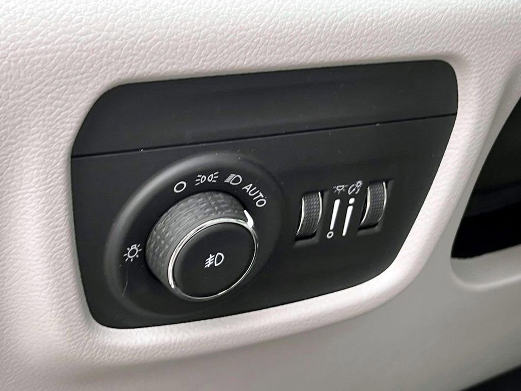 Certified 2023 Jeep Grand Cherokee L Overland w/ Luxury Tech Group IV AWD/4WD image 23