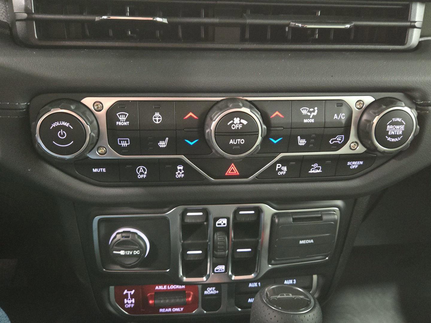 Used 2025 Jeep Gladiator Mojave image 12