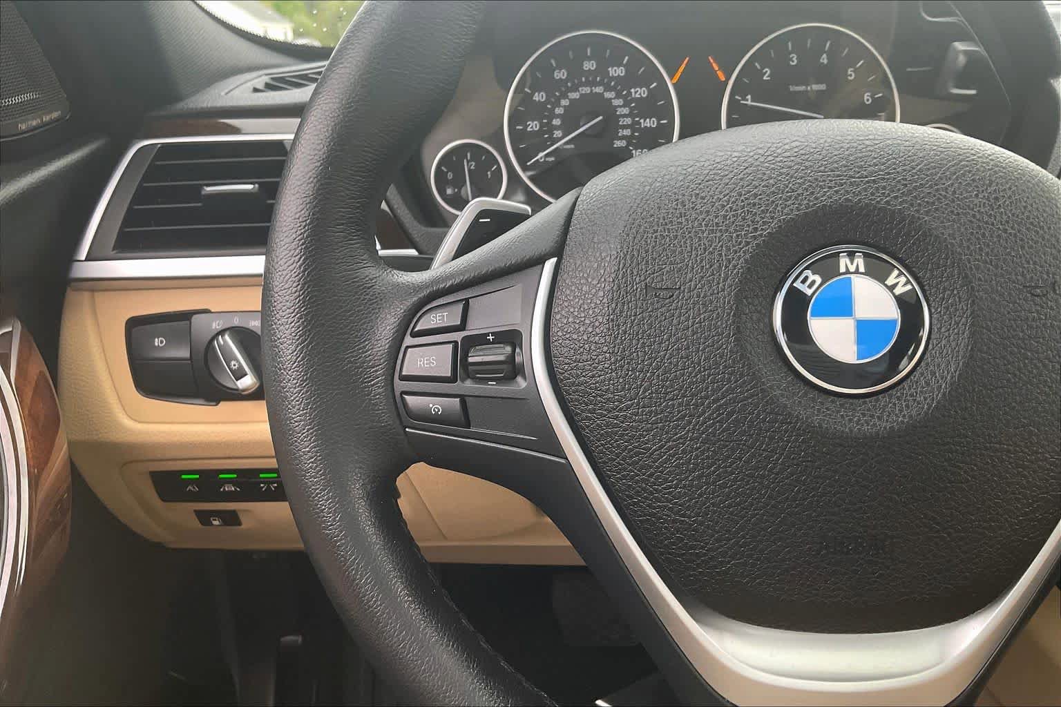 Used 2018 BMW 330e w/ Premium Package RWD image 23
