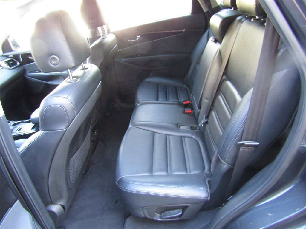 Used 2020 Kia Sorento EX image 16