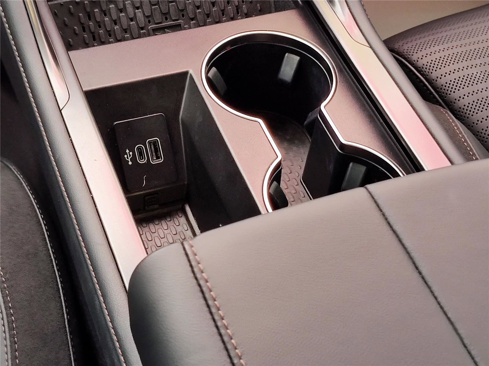 Used 2025 Lincoln Nautilus Reserve image 21