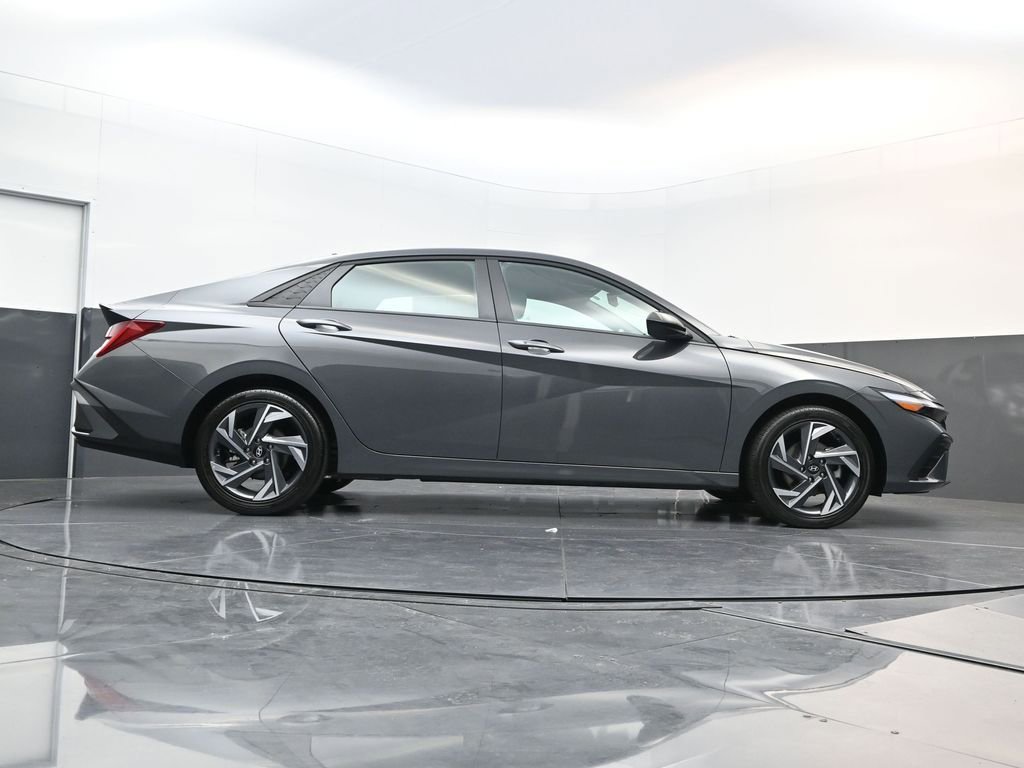 Certified 2025 Hyundai Elantra SEL image 22