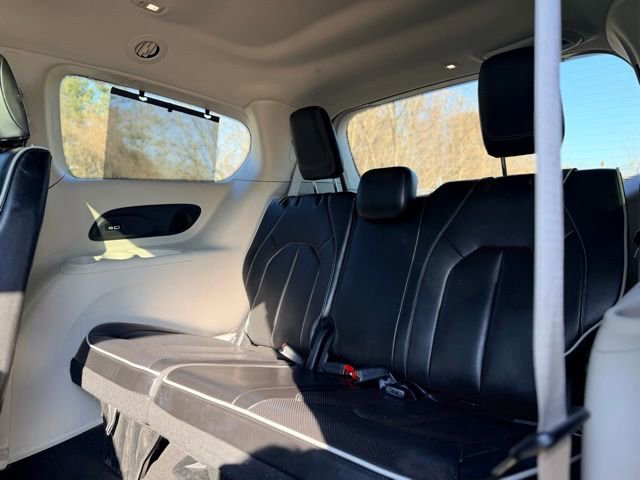 Used 2023 Chrysler Pacifica Limited image 28