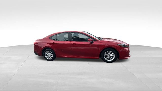 Used 2025 Toyota Camry LE image 32