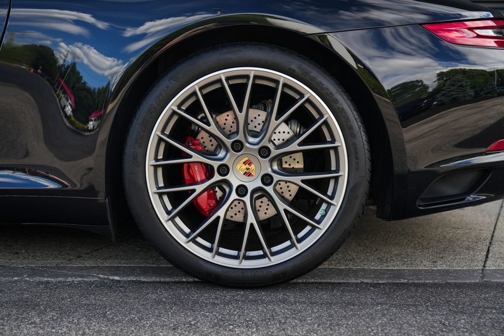 Certified 2018 Porsche 911 Carrera S RWD image 12
