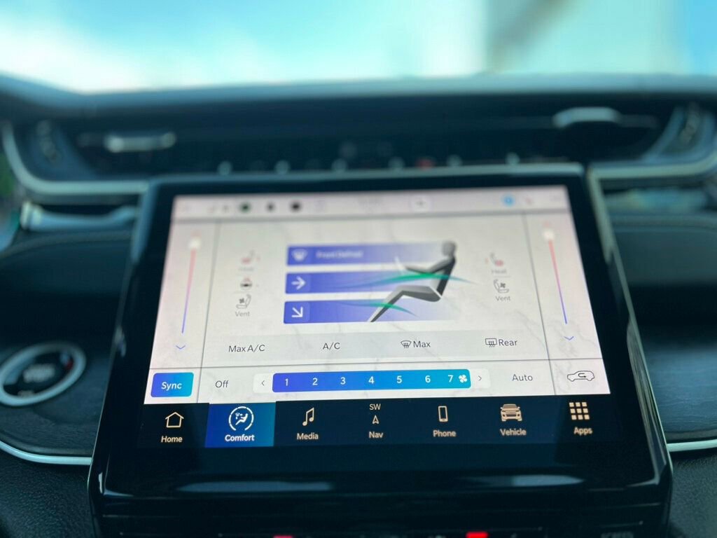 Used 2022 Jeep Grand Cherokee Limited 4xe w/ Luxury Tech Group II image 27