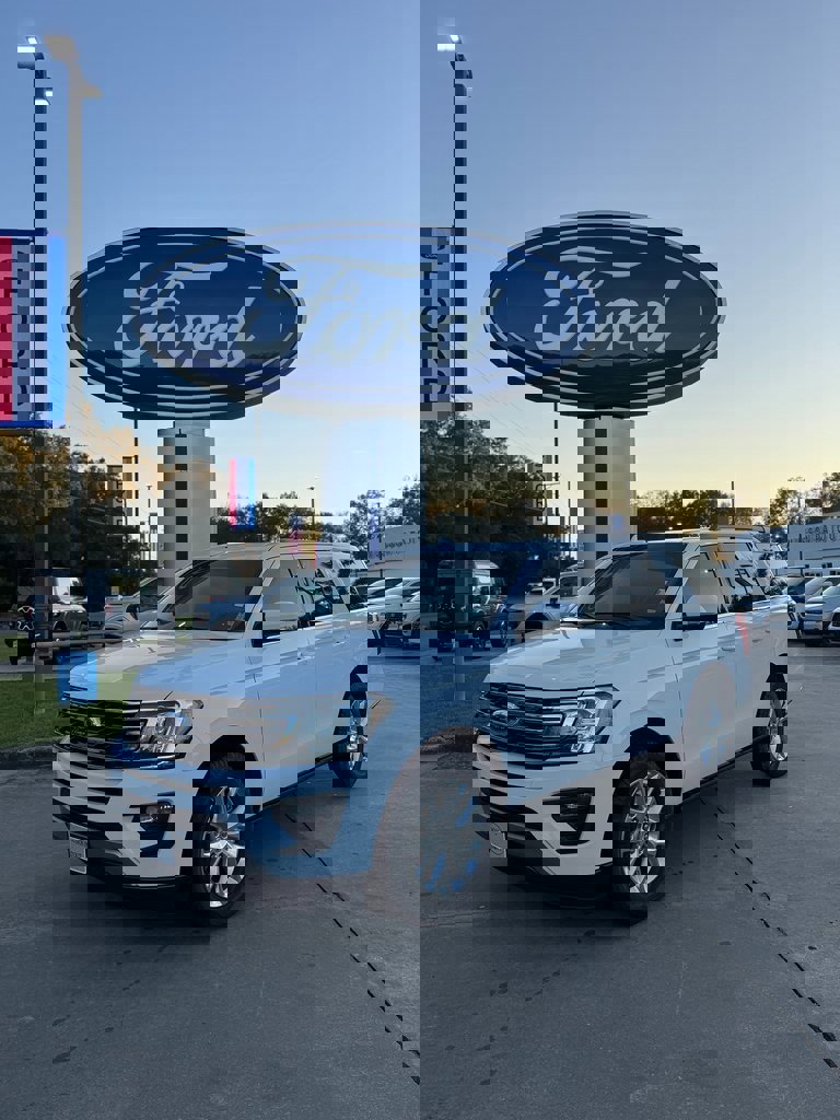 Used 2021 Ford Expedition XLT image 1