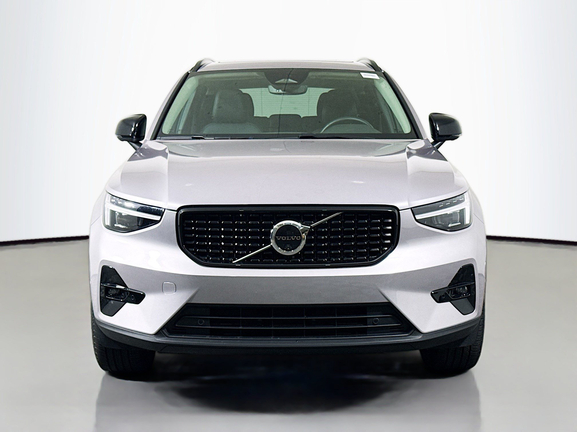 Used 2026 Volvo XC40 B5 Plus AWD/4WD image 2