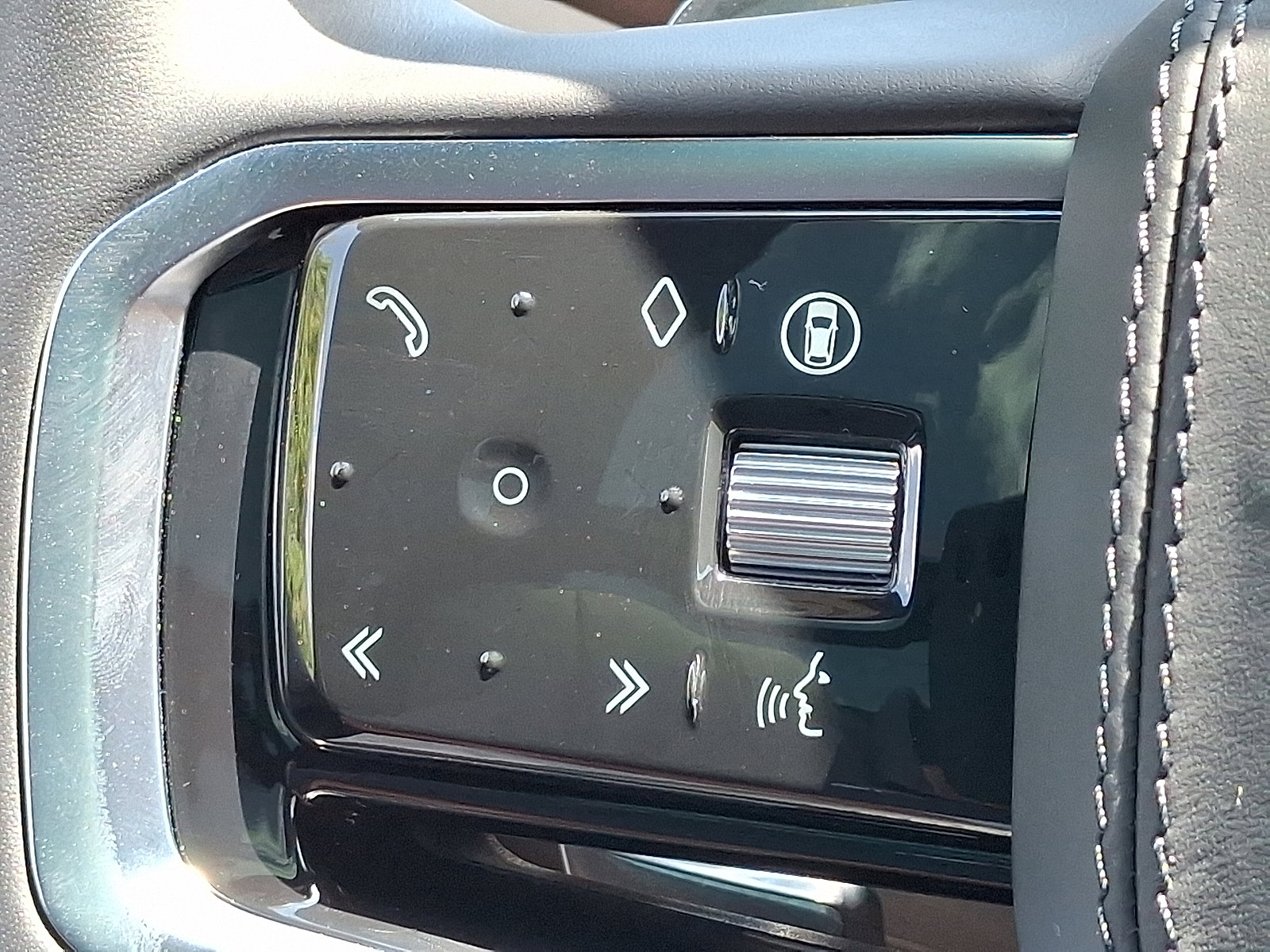 Used 2025 Land Rover Range Rover Sport SE image 23